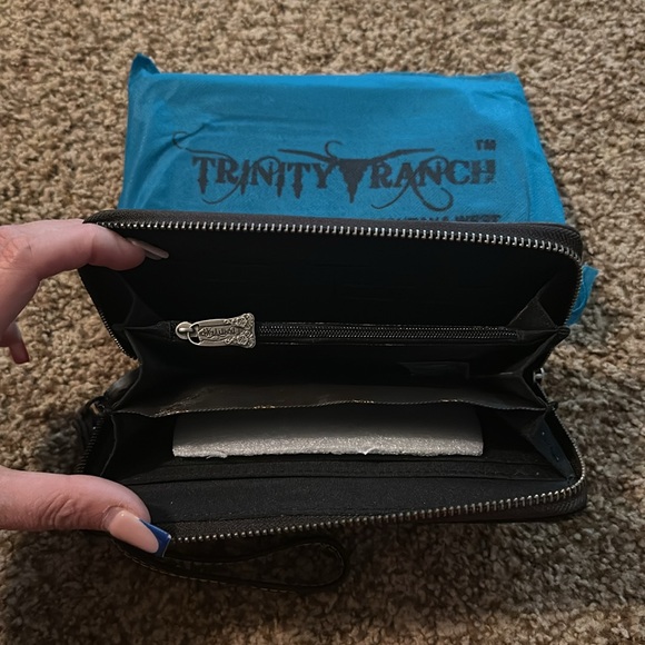 New Trinity Ranch Wallet Wristlet - Picture 4 of 4